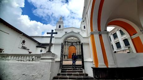 ECUADOR : POR LAS ALTURAS DE QUITO ECUADOR : POR LAS ALTURAS DE QUITO