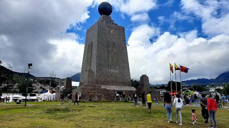 ECUADOR : POR LAS ALTURAS DE QUITO ECUADOR : POR LAS ALTURAS DE QUITO