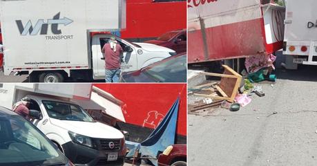 Camión de transporte choca con un puesto de comida en la carretera Rioverde