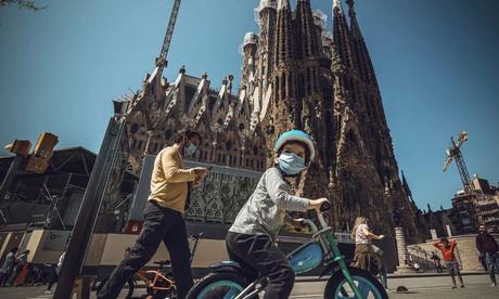 La Sagrada Familia se compromete a resolver la situación de los vecinos afectados por la escalinata sin desplazarlos del barrio