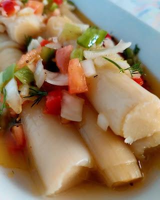 PUERROS EN VINAGRETA DE VERDURAS