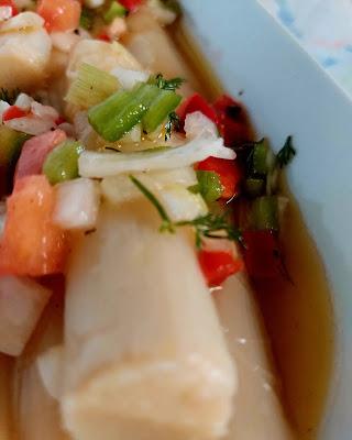 PUERROS EN VINAGRETA DE VERDURAS