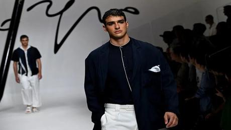 Moschino da inicio a la Semana de la Moda Masculina en Milán