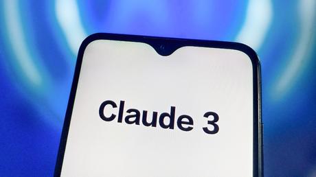 Logotipo de Cloud 3 en el teléfono