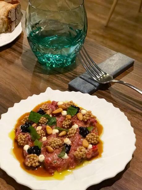 Menú Degustación Imprevisto Restaurante, una sorpresa gastronómica en la Dreta de l’Eixample tatar de solomillo