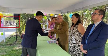 Padres de familia expresan descontento por exclusión en ceremonia de graduación de la Escuela Preparatoria Solidaridad