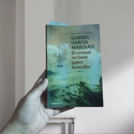 El coronel no tiene quien le escriba, pero todos escribimos sobre él.