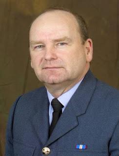 Capitán de Grupo Maurice Denis Dixon MSc MA BSc (Hons) FCMI MIET  Real Fuerza Aérea Británica