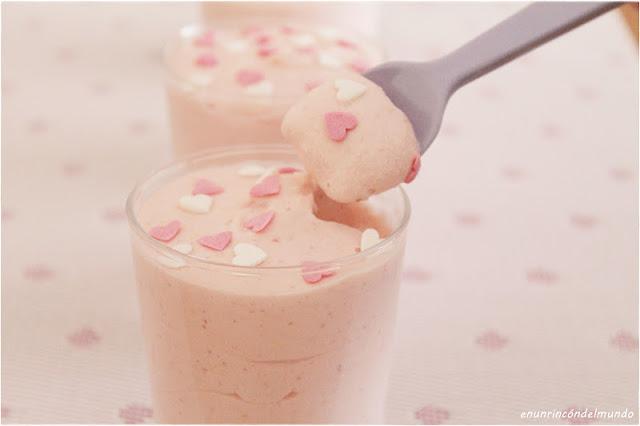 Casi mousse de chocolate blanco y fresas