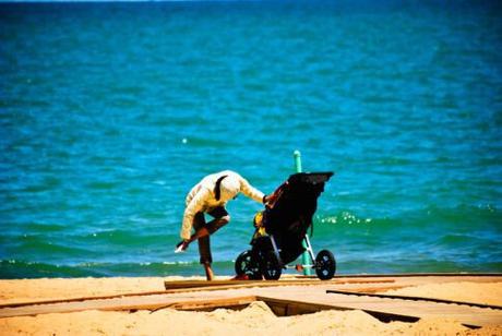 Cómo disfrutar de la playa con tu bebé este verano Cómo disfrutar de la playa con tu bebé este verano