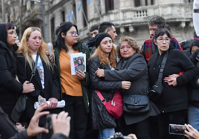 Al filo de la democracia: Un gobierno que secuestra gente Al filo de la democracia: Un gobierno que secuestra gente