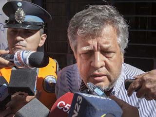 Al filo de la democracia: Un gobierno que secuestra gente Al filo de la democracia: Un gobierno que secuestra gente