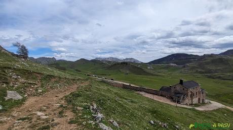 PEÑA UBIÑA desde CASA MIERES Llegando a Casa Mieres desde Peña Ubiña