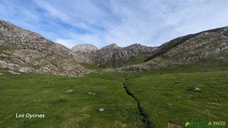 PEÑA UBIÑA desde CASA MIERES Los Oyones camino a Peña Ubiña