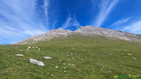 PEÑA UBIÑA desde CASA MIERES Zona del Collado Ronzón
