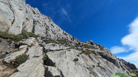 Subida por la ladera a Peña Ubiña