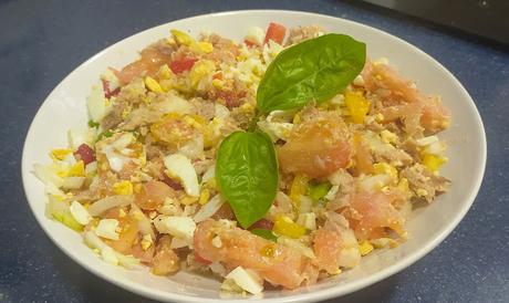 ENSALADA DE ATÚN HUEVO Y VERDURAS ENSALADA DE ATÚN HUEVO Y VERDURAS