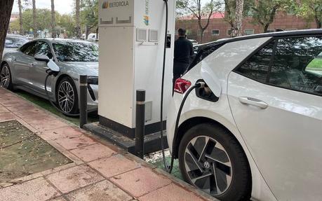 Energía solar y electromovilidad: un binomio para un futuro sostenible