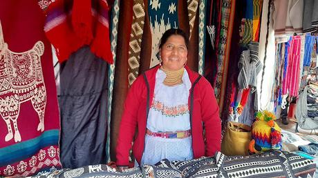 ECUADOR : EL MERCADO DE OTAVALO Y LA LAGUNA CUICOCHA ECUADOR : EL MERCADO DE OTAVALO Y LA LAGUNA CUICOCHA