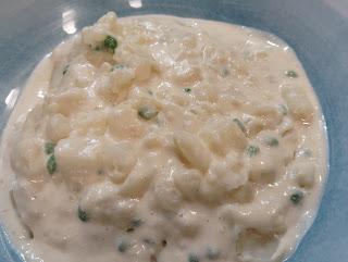 ENSALADILLA RUSA CON ATÚN EN SALSA DE OSTRAS Y SOJA CON PIÑONES. ENSALADILLA RUSA CON ATÚN EN SALSA DE OSTRAS Y SOJA CON PIÑONES.