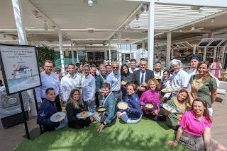 ENSALADILLA RUSA CON ATÚN EN SALSA DE OSTRAS Y SOJA CON PIÑONES.