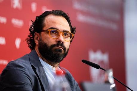 Los elevados sueldos dificultan la operación salida en el Sevilla