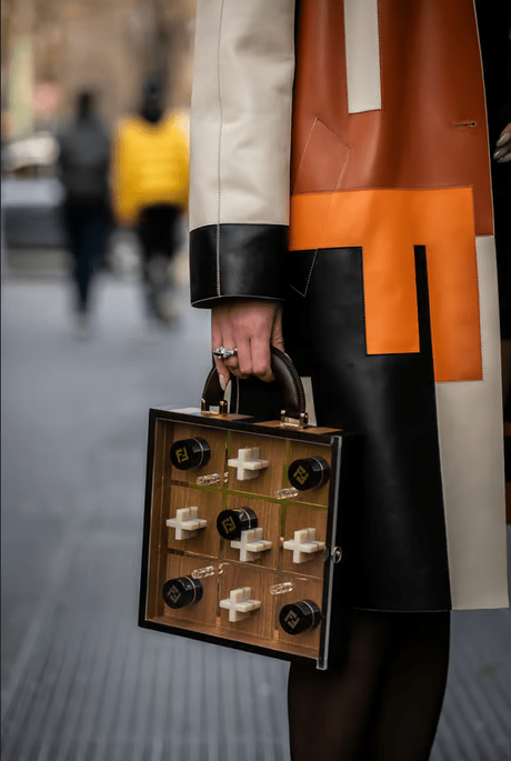 Bolsos de Lujo Renuevan su Imagen en el Streetstyle