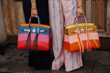 Bolsos de Lujo Renuevan su Imagen en el Streetstyle