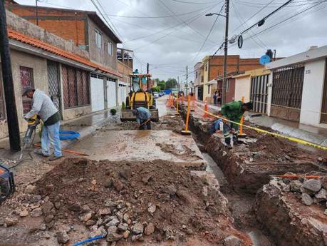 Avanza rehabilitación de drenaje en Prolongación Moctezuma, beneficia a 150 vecinos