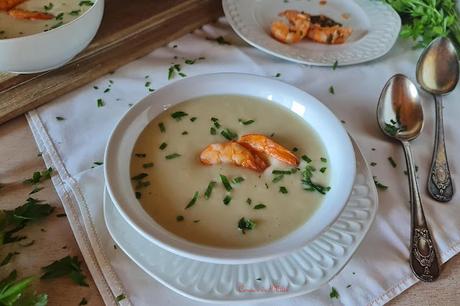 Crema fría de patata con langostinos