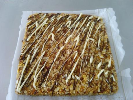 BARRITAS DE CEREALES , FRUTOS SECOS, DÁTILES Y OREJONES DE ALBARICOQUE