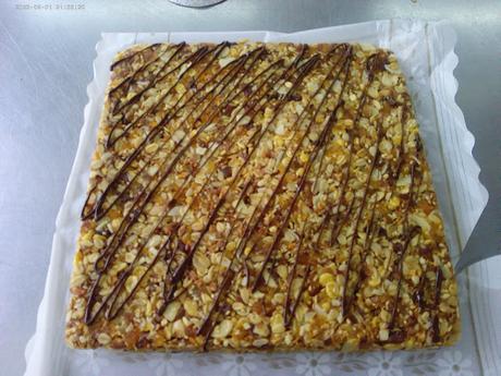 BARRITAS DE CEREALES , FRUTOS SECOS, DÁTILES Y OREJONES DE ALBARICOQUE