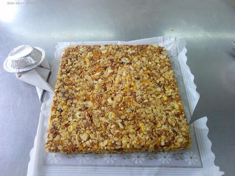 BARRITAS DE CEREALES , FRUTOS SECOS, DÁTILES Y OREJONES DE ALBARICOQUE