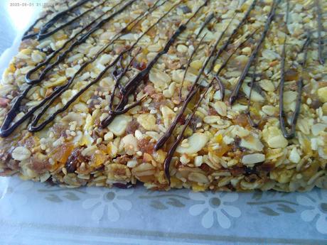 BARRITAS DE CEREALES , FRUTOS SECOS, DÁTILES Y OREJONES DE ALBARICOQUE