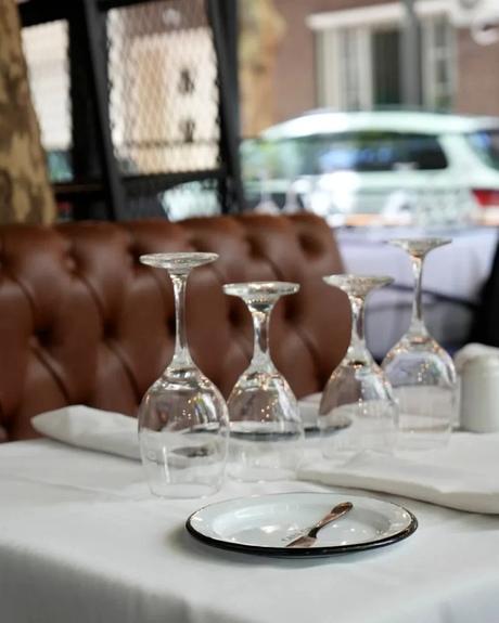 casa cuba parrilla mesa copas