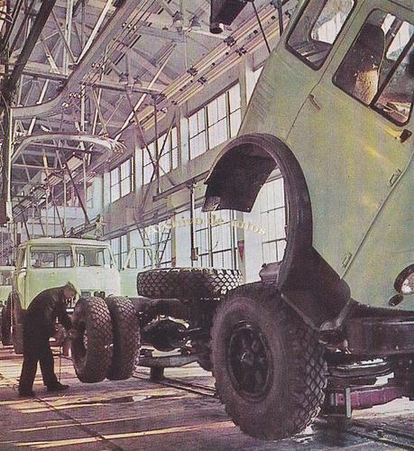 MAZ-500, un camión de la URSS del año 1965