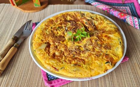 Tortilla de patatas con calabacín y chorizo