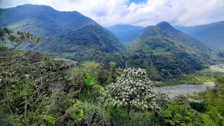 ECUADOR : LA RUTA DE LAS CASCADAS EN BAÑOS ECUADOR : LA RUTA DE LAS CASCADAS EN BAÑOS