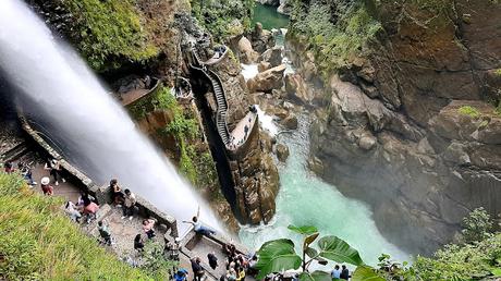 ECUADOR : LA RUTA DE LAS CASCADAS EN BAÑOS ECUADOR : LA RUTA DE LAS CASCADAS EN BAÑOS