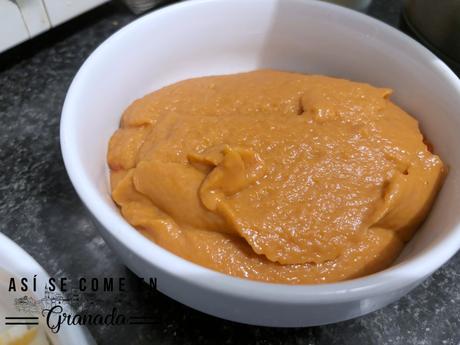 Salmorejo sin gluten con aguacate