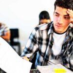 Estudios con malos resultados. Estudiante recibe mala nota en sus exámenes.
