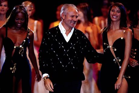 Gianni Versace y su Aporte a la Comunidad LGBTQ+