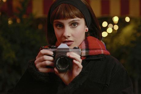 Antonia Zegers y Octavia Bernasconi viajan a los años 50 para celebrar el amor lésbico en «Carol» DD_01