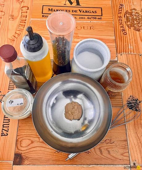 Vinagreta de miel y mostaza Dijon, el aderezo más versátil y atemporal Vinagreta de miel y mostaza Dijon, el aderezo más versátil y atemporal