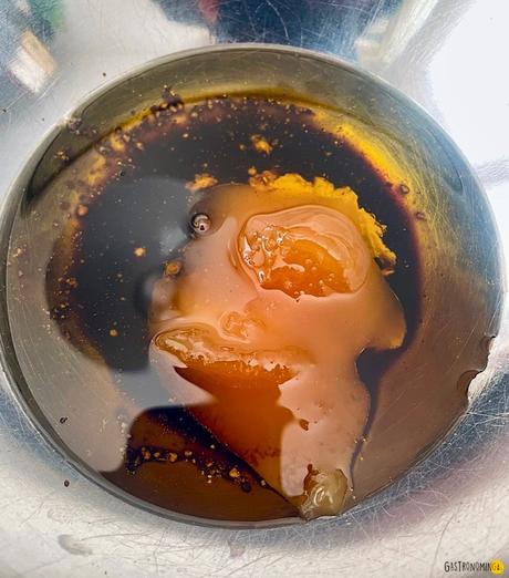 Vinagreta de miel y mostaza Dijon, el aderezo más versátil y atemporal Vinagreta de miel y mostaza Dijon, el aderezo más versátil y atemporal