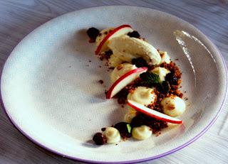 NAMELAKA DE MANZANA CON CRUMBLE DE CANELA Y PASAS DE VAINILLA