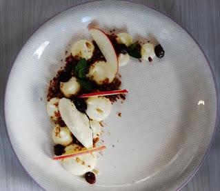 NAMELAKA DE MANZANA CON CRUMBLE DE CANELA Y PASAS DE VAINILLA