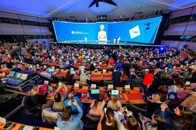 Blanqueando el fascismo… Y Assange, un hombre libre, un mundo más opaco. Blanqueando el fascismo… Y Assange, un hombre libre, un mundo más opaco.