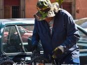 Ayuntamiento trabaja renovación reparación bancas calle Mariano Arista