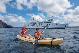 Explora Galápagos desde un barco: Recorriendo aguas encantadas
